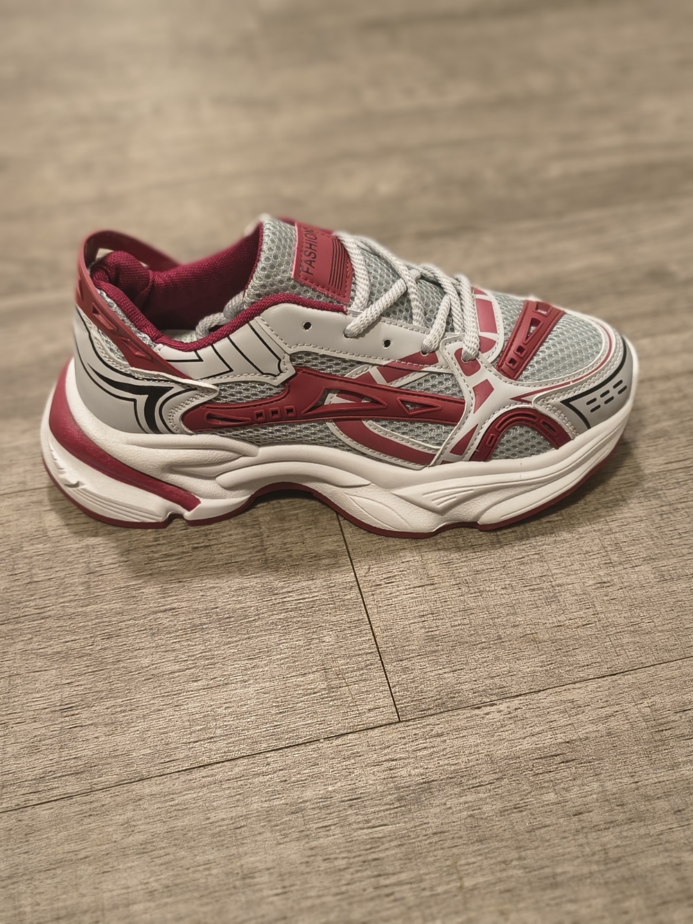 & Other Stories Men's Sneakers in Red and Gray